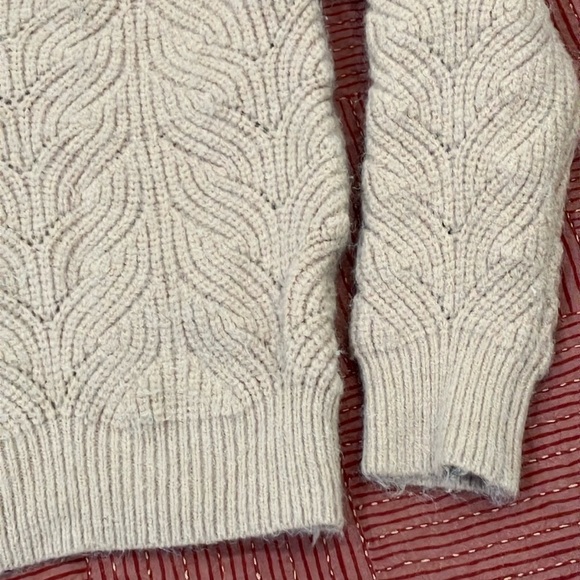 MINKPINK Cream V-Neck Sweater Classic Knit - Picture 4 of 15